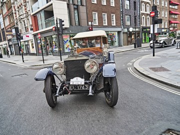 110-letni Rolls-Royce Silver Ghost zn&oacute;w zaskakuje